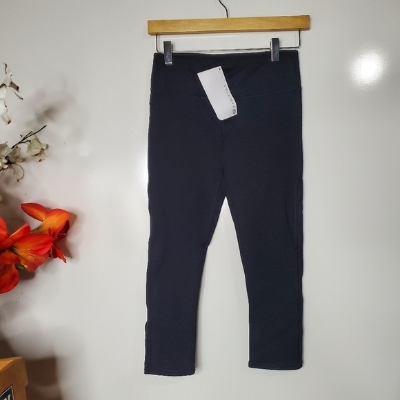 Fabletics NEW olive capri - Picture 2 of 9